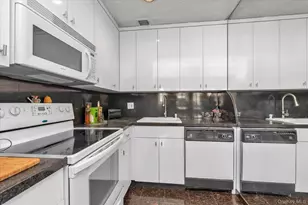 162-30 Powells Cove Blvd, Whitestone, NY 11357 - Photo 3