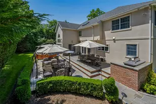 50 Eastwoods Ct, Roslyn, NY 11576 - Photo 5