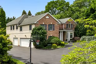 50 Eastwoods Ct, Roslyn, NY 11576 - Photo 3