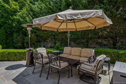 50 Eastwoods Court, Roslyn, NY 11576 - Photo 9
