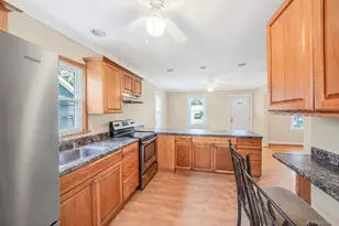 123 Clinton Ave, Patchogue, NY 11772 - Photo 13
