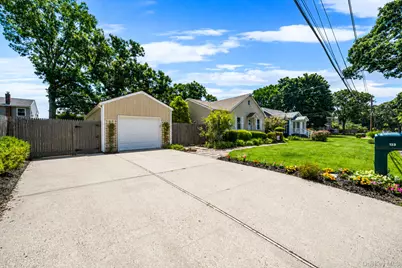 123 Clinton Avenue, Patchogue, NY 11772 - Photo 3