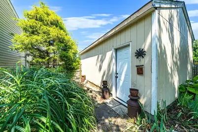123 Clinton Avenue, Patchogue, NY 11772 - Photo 23