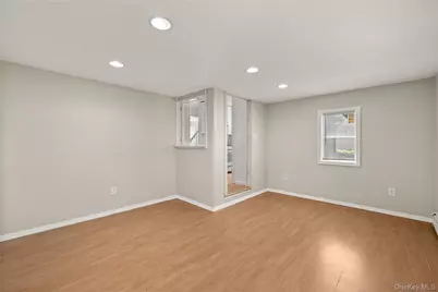 163 Buffalo Avenue, Lindenhurst, NY 11757 - Photo 7
