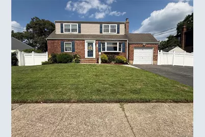 344 N Ontario Avenue, Lindenhurst, NY 11757 - Photo 5