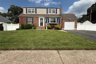 344 N Ontario Ave, Lindenhurst, NY 11757 - Photo 5