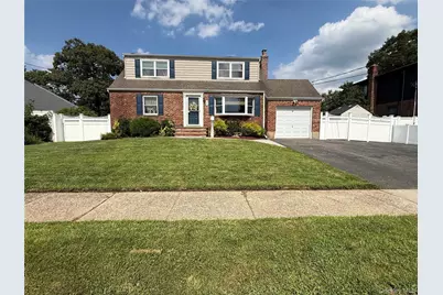 344 N Ontario Avenue, Lindenhurst, NY 11757 - Photo 3