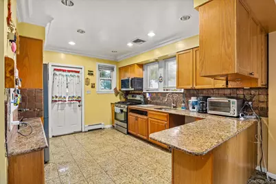 50 Manor Road, Valley Stream, NY 11580 - Photo 9