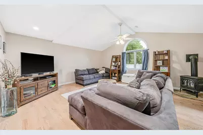 15 Kirby Lane, Commack, NY 11725 - Photo 13