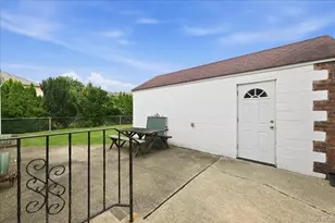43 Scott St, New Hyde Park, NY 11040 - Photo 25
