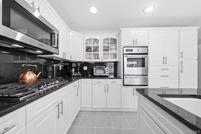121 Newport Road, Yonkers, NY 10710 - Photo 9