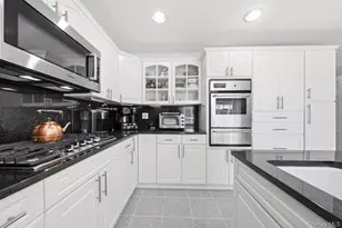 121 Newport Rd, Yonkers, NY 10710 - Photo 9
