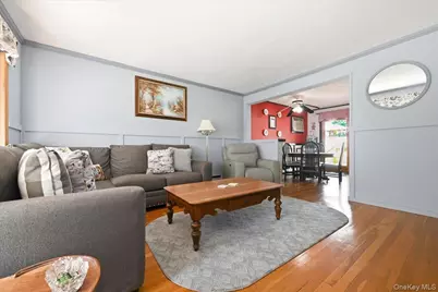 23 Hampshire Drive, Farmingdale, NY 11735 - Photo 5