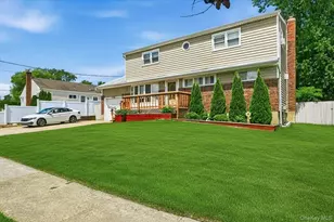 23 Hampshire Dr, Farmingdale, NY 11735 - Photo 3