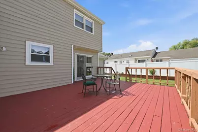 23 Hampshire Drive, Farmingdale, NY 11735 - Photo 29