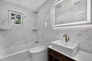 112 Old Oak Ln, Levittown, NY 11756 - Photo 17