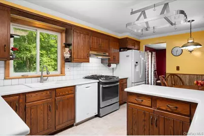 9 Laurel Road, South Salem, NY 10590 - Photo 7