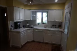 108 Glen Rd, Babylon, NY 11703 - Photo 7