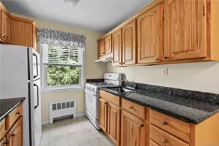 17 Robins Crescent, New Rochelle, NY 10801 - Photo 7