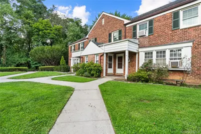 17 Robins Crescent #17, New Rochelle, NY 10801 - Photo 1