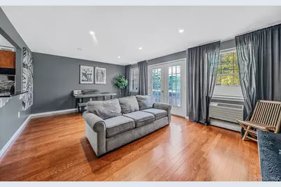 821 Prospect Avenue, Westbury, NY 11590 - Photo 11