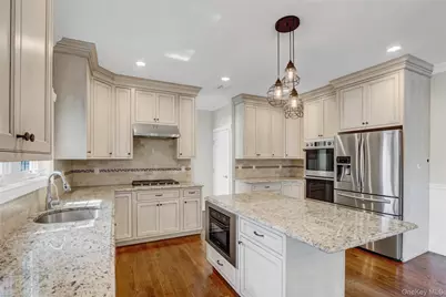 11 Lillian Lane, Plainview, NY 11803 - Photo 7