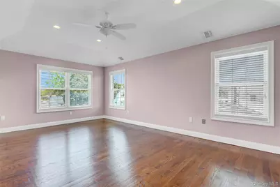 11 Lillian Lane, Plainview, NY 11803 - Photo 23