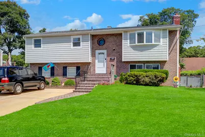 727 Peter Paul Drive, West Islip, NY 11795 - Photo 1