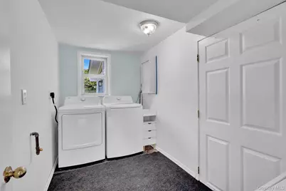 727 Peter Paul Drive, West Islip, NY 11795 - Photo 17