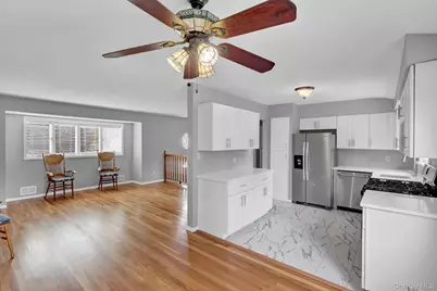727 Peter Paul Drive, West Islip, NY 11795 - Photo 5