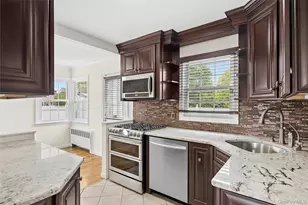 2 Dorset Ln, Farmingdale, NY 11735 - Photo 7