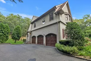 171 Stillwell Ln, Syosset, NY 11791 - Photo 3