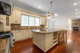 171 Stillwell Ln, Syosset, NY 11791 - Photo 13