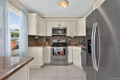 88 Crestwood Boulevard, Farmingdale, NY 11735 - Photo 9