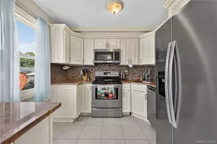88 Crestwood Blvd, Farmingdale, NY 11735 - Photo 9
