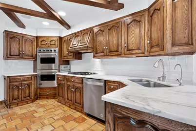 20 Earle Place, Manhasset, NY 11030 - Photo 11