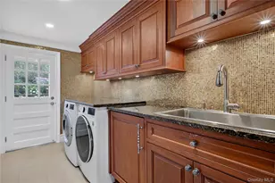 20 Earle Pl, Manhasset, NY 11030 - Photo 31
