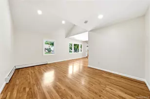 930 Park Dr, Wantagh, NY 11793 - Photo 9