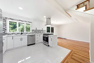 930 Park Dr, Wantagh, NY 11793 - Photo 3