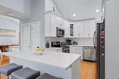 131 S 5th Street, Bethpage, NY 11714 - Photo 9