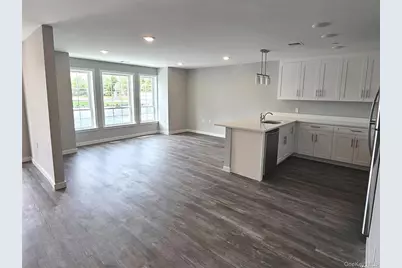 221 Eastview Drive #18, Central Islip, NY 11722 - Photo 5