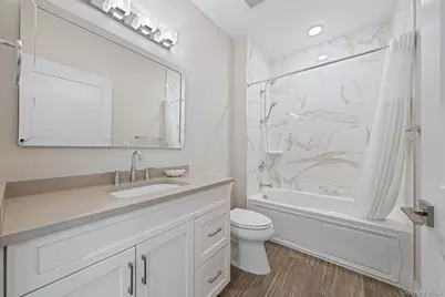 52102 Beech Tree Lane, Plainview, NY 11803 - Photo 19
