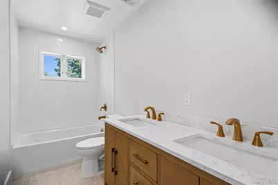 6 Oatley Place, Commack, NY 11725 - Photo 13