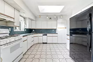 835 7th St, West Babylon, NY 11704 - Photo 9