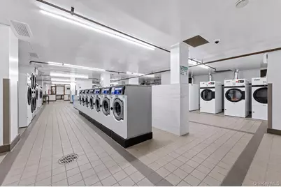 61-20 Grand Central Parkway #A1508, Forest Hills, NY 11375 - Photo 21