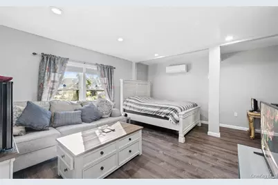 4 Jester Court, Dix Hills, NY 11746 - Photo 13