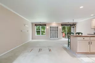 406 Willow Pond Dr, Riverhead, NY 11901 - Photo 5