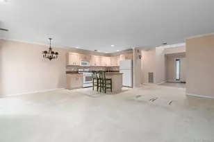 406 Willow Pond Dr, Riverhead, NY 11901 - Photo 7