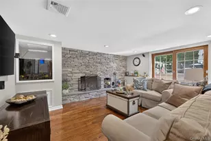 1 Ryan Ct, Syosset, NY 11791 - Photo 11