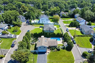 1 Ryan Ct, Syosset, NY 11791 - Photo 21